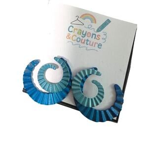 5/$18 Vintage Avon Blue Pleated Swirl Earrings Crimped Half Circle Pierced